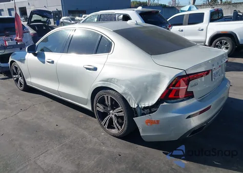 2019 Volvo S60 Hybrid T8 Inscription из США, поврежденный, VIN 7JRBR0FL3KG010470